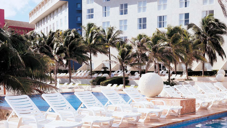 Resin Pool Furniture for Commercial Outdoor Use